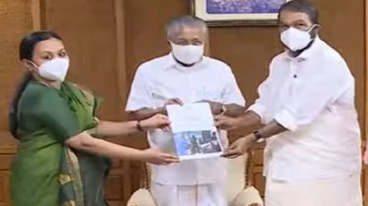 ആദ്യഘട്ടത്തിൽ ക്ലാസുകൾ രാവിലെ; സ്‌കൂൾ തുറക്കൽ മാർഗരേഖ മുഖ്യമന്ത്രിക്ക് കൈമാറി