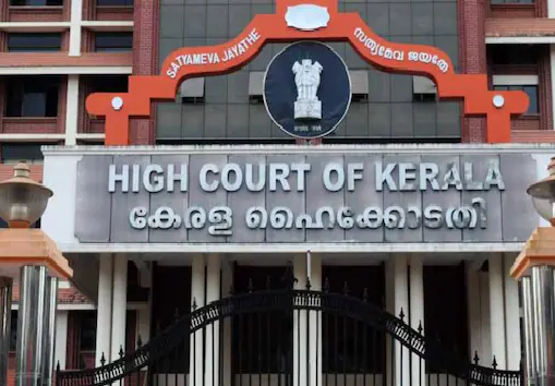 കളളുഷാപ്പിനടുത്ത് വീട് വെച്ചിട്ട് സ്വകാര്യത വേണമെന്ന് പറയരുത്’; വീട്ടമ്മയോട് കോടതി