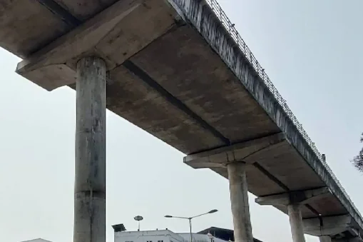 കൊച്ചി മെട്രോ പാളത്തിന് ചരിവ്; കാരണം കണ്ടെത്താൻ കെ.എം.ആർ.എൽ. പരിശോധന തുടരുന്നു
