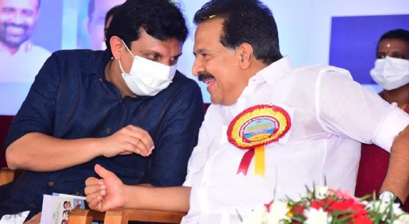 നാടിന്റെ വികസനത്തില്‍ കൈകോര്‍ക്കാം’; ചെന്നിത്തലയ്‌ക്കൊപ്പമുള്ള ഫോട്ടോ പങ്കുവച്ച് മന്ത്രി മുഹമ്മദ് റിയാസ്