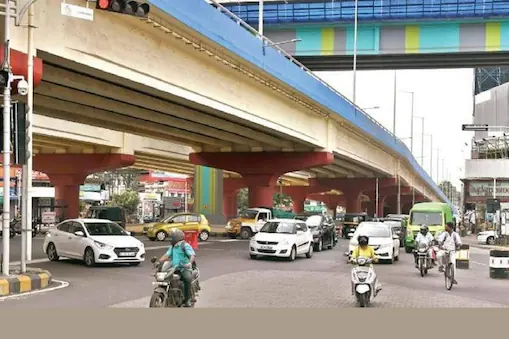 വൈറ്റിലയിലെ കുരുക്ക്: ആലപ്പുഴ റൂട്ടിലും പാലാരിവട്ടം റൂട്ടിലും ഫ്‌ളൈ ഓവറുകൾ വേണമെന്ന് നാറ്റ്പാക്ക്