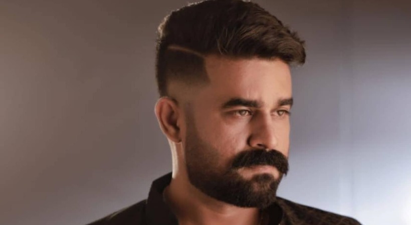 നടി അയച്ച വാട്ട്സ് ആപ്പ് ചാറ്റുകളും ചിത്രങ്ങളും വിജയ് ബാബു ഹൈക്കോടതിക്ക് കൈമാറി; ഇന്ന് ഉച്ചയ്ക്ക് ​ഹർജി പരി​ഗണിക്കും