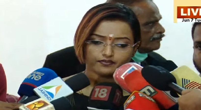മുഖ്യമന്ത്രിയ്ക്കും ശിവശങ്കറിനും സ്വർണക്കടത്തിൽ പങ്കുണ്ട്’; ജീവന് ഭീഷണിയുണ്ടെന്ന് സ്വപ്ന സുരേഷ്