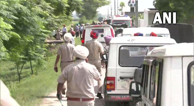 സിദ്ധു മുസേവാല വധം: പഞ്ചാബിൽ ഗുണ്ടാസംഘവുമായി പൊലീസ് ഏറ്റുമുട്ടൽ