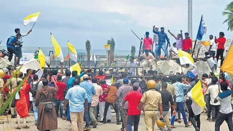 വിഴിഞ്ഞം സമരം കൂടുതല്‍ ശക്തമാക്കാന്‍ ലത്തീന്‍ അതിരൂപത; തിങ്കളാഴ്ച ‘കടല്‍സമരം’