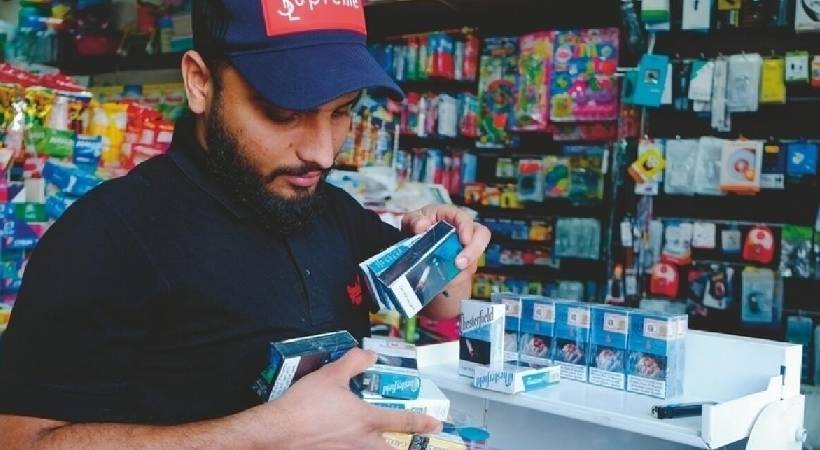 കുട്ടികള്‍ക്ക് പുകയില ഉത്പന്നങ്ങള്‍ വിറ്റാല്‍ 15,000 ദിര്‍ഹം വരെ പിഴ; മുന്നറിയിപ്പുമായി യുഎഇ.