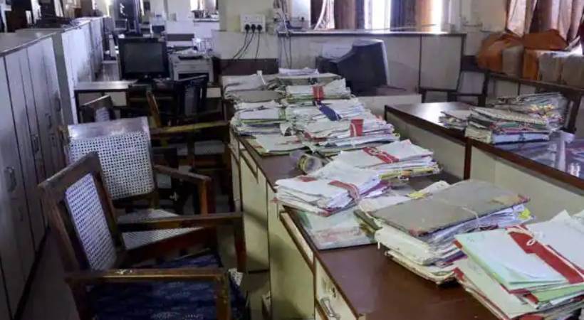 റവന്യൂ ഓഫീസുകളിലെ അഴിമതിയില്‍ പരിശോധനയ്ക്കായി പ്രത്യേക സ്‌ക്വാഡ്; വീഴ്ച വരുത്തുന്ന ഉദ്യോഗസ്ഥര്‍ക്കെതിരെ കര്‍ശന നടപടി