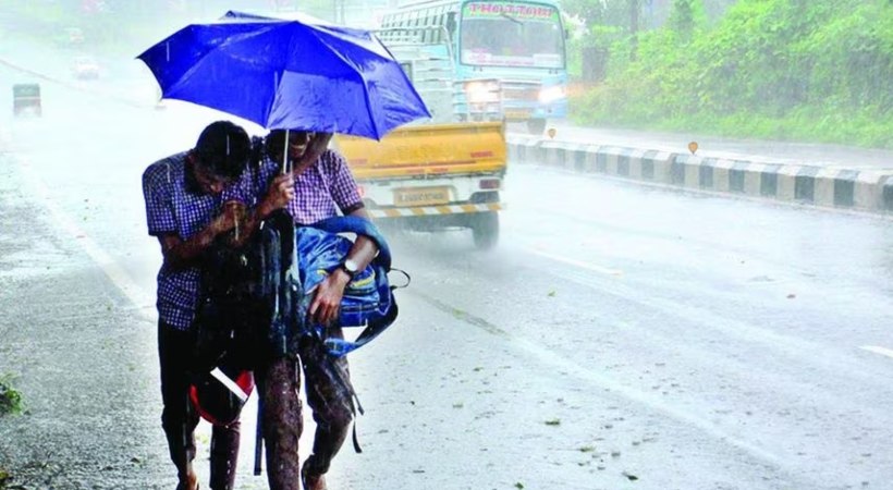 കനത്ത മഴ; അവധി 11 ജില്ലകൾക്ക്.