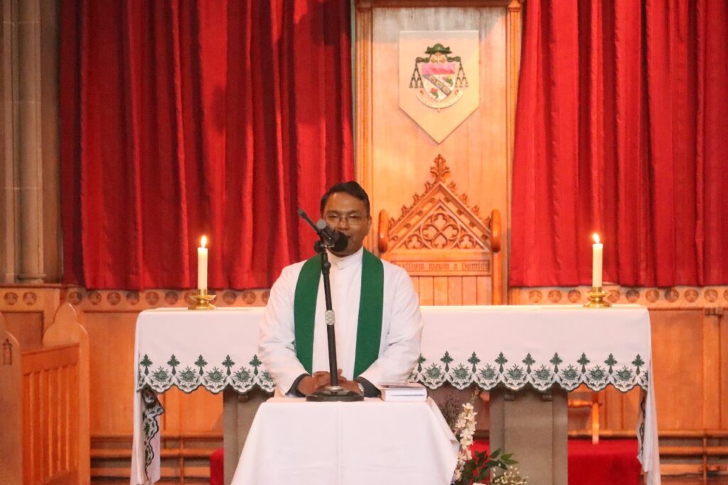 റെക്സം കതീഡ്രലിൽ കേരളാ കമ്മ്യൂണിറ്റിയുടെ ഏകദിന ധ്യാനം ആത്മീയ ഉണർവ് പകർന്ന് ഭക്തിസാന്ദ്രം സമാപിച്ചു.