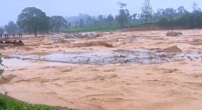 വയനാട് ഉരുൾപൊട്ടൽ; മരണ സംഖ്യ ഉയരുന്നു; രക്ഷാദൗത്യം തുടരുന്നു 