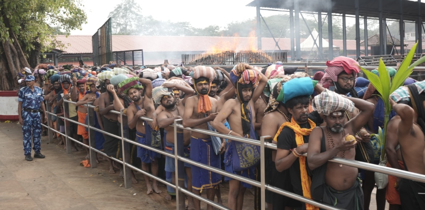 ശബരിമലയിൽ വൻ തീർത്ഥാടന തിരക്ക്, 40 പേരുണ്ടെങ്കിൽ ആവശ്യപ്പെടുന്ന സ്ഥലത്തേക്ക് KSRTC ബസ് സര്‍വീസ്