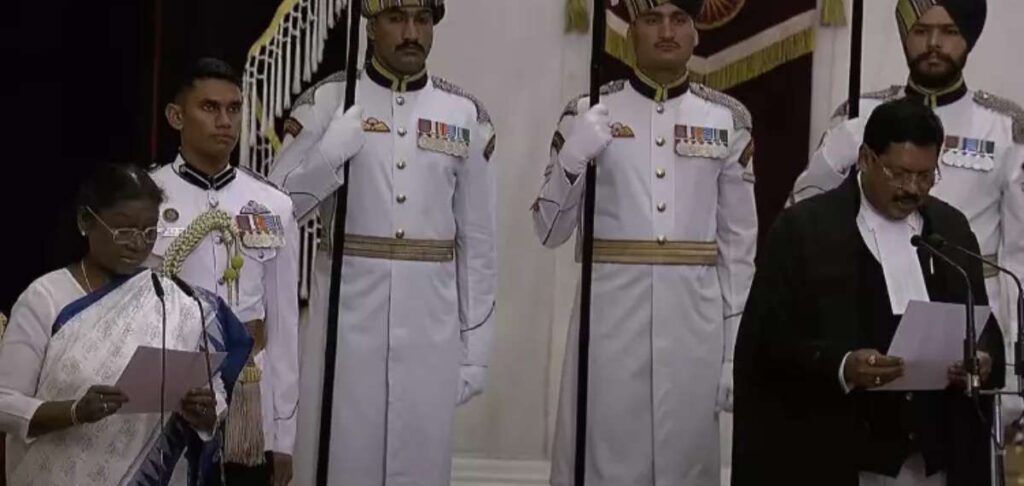 സുപ്രീംകോടതിയുടെ പുതിയ ചീഫ് ജസ്റ്റിസായി ബി ആര്‍ ഗവായ് ചുമതലയേറ്റു