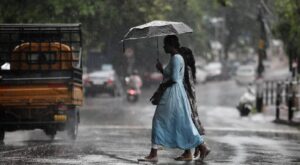 സംസ്ഥാനത്ത് മഴ കനക്കുന്നു, വിവിധ ജില്ലകളിലെ മുന്നറിയിപ്പില്‍ മാറ്റം