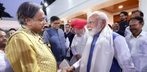 ശശി തരൂർ നരേന്ദ്രമോദിയെ കണ്ടു; പ്രധാനമന്ത്രിയുടെ വസതിയിൽ കൂടിക്കാഴ്ച
