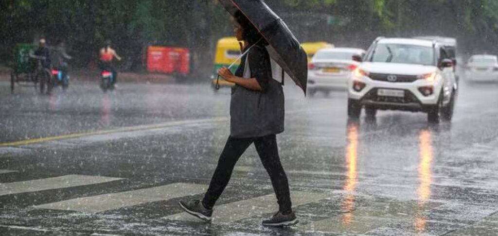 ബംഗാൾ ഉൾക്കടലിൽ രൂപംകൊണ്ട ന്യൂനമർദം ശക്തിപ്രാപിച്ചു, നാളെ തീരം തൊട്ടേക്കും; സംസ്ഥാനത്ത് മഴ കനക്കും