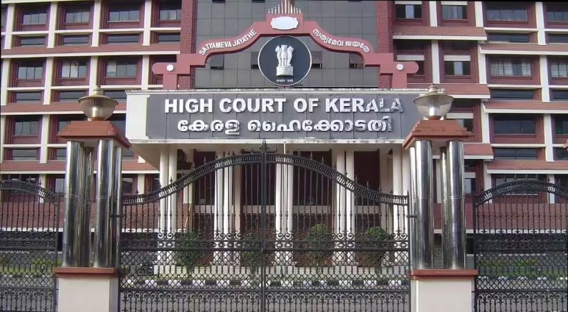 സർക്കാർ ജീവനക്കാരുടെ നമ്പറിലേക്ക് മുഖ്യമന്ത്രിയുടെ സന്ദേശങ്ങൾ അയക്കുന്നത് വിലക്കി ഹൈക്കോടതി; സർക്കാരിന് തിരിച്ചടി
