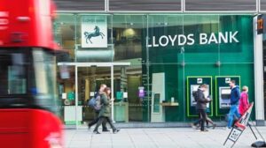 ലോയ്ഡ്‌സ് ബാങ്കിങ് ഗ്രൂപ്പ് സാങ്കേതിക തകരാർ ബാധിച്ചത് അരദശലക്ഷം ഉപഭോക്താക്കളെ; നഷ്ടപരിഹാരം നൽകിയത് 3...