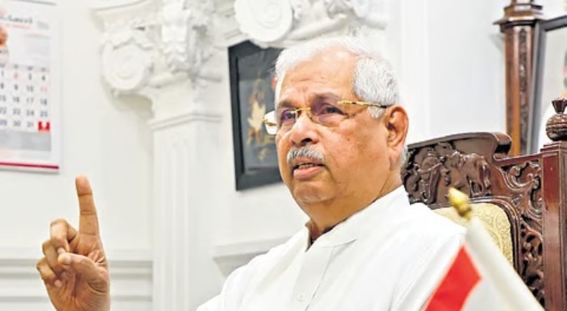 കേരളത്തിൻ്റെ ഔദ്യോഗിക ഭാഷ ഇനി മലയാളം; ബില്ലിൽ ഗവർണർ ഒപ്പുവെച്ചു
