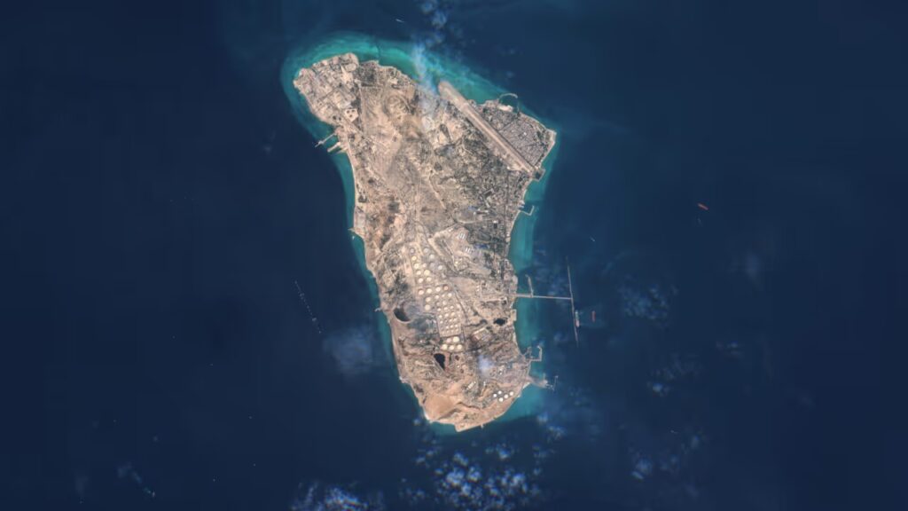 ഇറാന്റെ ‘കിരീട രത്നം’പിടിച്ചെടുക്കാൻ അമേരിക്ക, ഖാർഗ് ദ്വീപ് ആക്രമിച്ചാൽ കളി മാറുമെന്ന് ഇറാൻ; ട്രംപിന്‍റെ നീക്കം നിരീക്ഷിച്ച് സൈന്യം