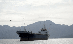 ഹോർമുസിൽ ഉപരോധം ശക്തമാക്കി യുഎസ് സൈന്യം; മൂന്ന് ദിവസത്തിനിടെ 10 ഇറാനിയൻ കപ്പലുകൾ തിരിച്ചയച്ചു