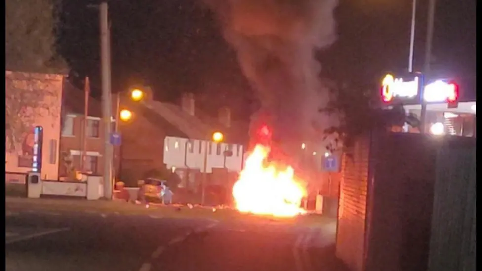 നോർത്തേൺ അയർലണ്ടിലെ കാർ ബോംബ് സ്ഫോടനം കൊലപാതക ശ്രമമെന്ന് പോലീസ്