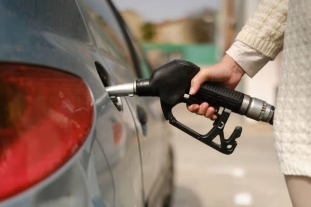 ഹുർമുസ് കടലിടുക്കിലെ ഉപരോധം: ക്രൂഡ് ഓയിൽ വില ബാരലിന് 120 ഡോളർ കടന്നു, ബ്രിട്ടനിൽ ഇന്ധന വില വീണ്ടും വർദ്ധിക്കുമെന്ന് സൂചന