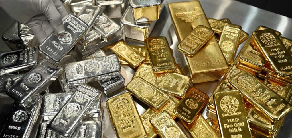 വില വീണ്ടും ഉയരുമോ? സ്വര്‍ണം, വെള്ളി, പ്ലാറ്റിനം ഇറക്കുമതിയില്‍ നിയന്ത്രണങ്ങളുമായി കേന്ദ്രം