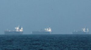 ഹോര്‍മുസ് കടലിടുക്കില്‍ കുടുങ്ങിക്കിടക്കുന്ന കപ്പലുകള്‍ തിരികെ എത്തിക്കാന്‍ ഇന്ത്യ; സുരക്ഷിത പാതയൊരു...