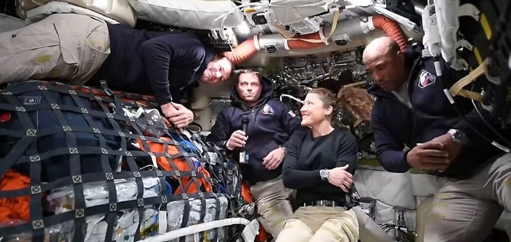 ചരിത്രം കുറിച്ച് ആർട്ടിമിസ് 2; ഭൂമിയിൽ നിന്ന് ഏറ്റവും കൂടുതൽ സഞ്ചരിച്ച സംഘമായി ആ നാല് പേർ