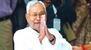 ബിഹാർ മുഖ്യമന്ത്രി സ്ഥാനത്ത് നിന്ന് നിതീഷ് കുമാർ രാജിവെച്ചു; രാജിക്കത്ത് ഗവർണർക്ക് കൈമാറി