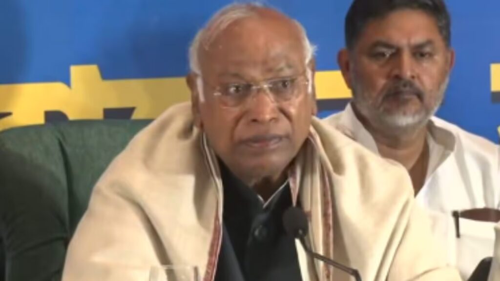 കേരളത്തിൽ മികച്ച വിജയമുണ്ടാകും, തമിഴ്നാട്ടിലും മുന്നേറ്റമുണ്ടാക്കും’; കർണാടകയിലെ അധികാരകൈമാറ്റം ചർച്ച ചെയ്തിട്ടില്ലെന്നും ഖർ​ഗെ