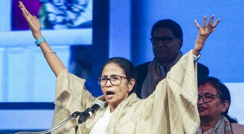 പപശ്ചിമ ബംഗാളില്‍ മമത ബാനര്‍ജിയുടെ ഭരണം അവസാനിച്ചു; നിയമസഭ പിരിച്ച് വിട്ട് ഗവര്‍ണര്‍