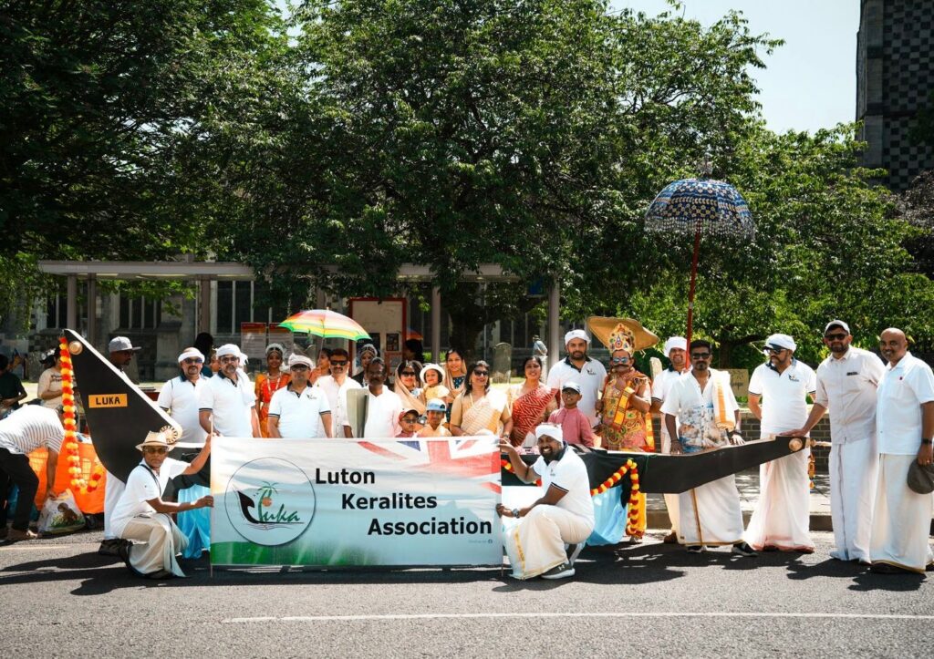 ല്യൂട്ടൻ ഇന്റർനാഷണൽ കാർണിവലിന്റെ തിരയിളക്കത്തിൽ അഭിമാനത്തോടെ ലൂക്കയുടെ ചുണ്ടൻ വള്ളം.