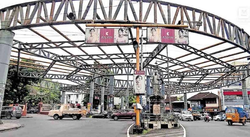 കോട്ടയത്തെ സ്കൈ വാക്കിംഗ് പ്രവർത്തനങ്ങൾ പുനരാരംഭിക്കും; ടൂറിസത്തെ വ്യവസായമായി പ്രഖ്യാപിക്കും’; മുഖ്യമന്ത്രി