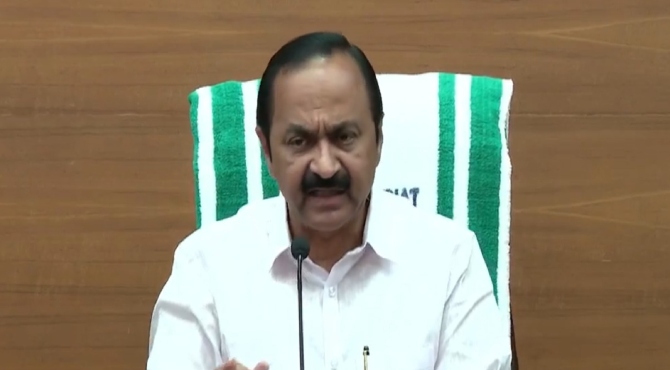 ജൂൺ 15 മുതൽ KSRTC ഓർഡിനറി ബസിൽ സ്ത്രീകൾക്കും ട്രാൻസ്ജെൻഡേഴ്സിനും സൗജന്യ യാത്ര ; പദ്ധതിയുടെ പേര് പ്രിയദർശിനി, മുഖ്യമന്ത്രി
