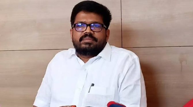 പയ്യന്നൂരിൽ സ്ഥാനാർഥിയെ മാറ്റാതിരുന്നത് വി കുഞ്ഞികൃഷ്ണന്റെ ആരോപണങ്ങൾ ശരിയെന്ന് വ്യാഖ്യാനിക്കാതിരിക്കാൻ’; കെ കെ രാഗേഷ്