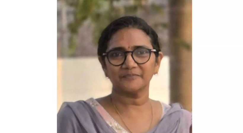 വാഹനാപകടത്തില്‍ പരുക്കേറ്റ ദീപയുടെ ശാരീരികാവസ്ഥ മനസിലാക്കിയില്ല; മാനസിക ബുദ്ധിമുട്ട് പലരോടും പങ്കുവെച്ചിരുന്നു’; കണ്ണൂര്‍ ഡിഎംഒയ്‌ക്കെതിരെ കുടുംബം