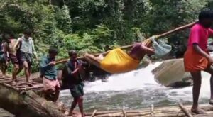 റോഡെന്ന ആവശ്യത്തോട് മുഖം തിരിച്ച് അധികൃതര്‍; ഇടമലക്കുടിയില്‍ രോഗിയെ ആശുപത്രിയില്‍ എത്തിച്ചത് വടിയില്...