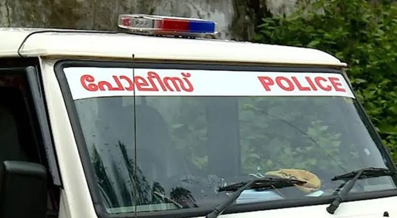 ഭാര്യയുടെ കിടപ്പറ ദൃശ്യങ്ങൾ പകർത്തി അശ്ലീല സൈറ്റുകളിൽ വിറ്റു; പ്രതിയായ ഭർത്താവിനെ അറസ്റ്റ് ചെയ്തു