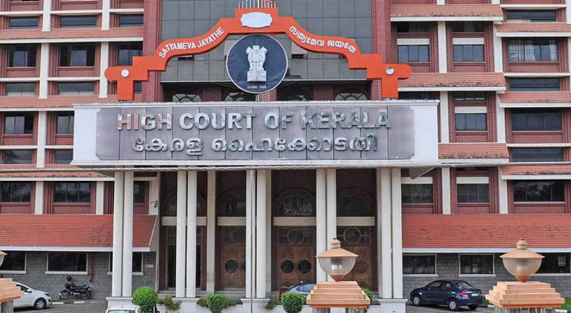 മാസപ്പടി കേസ്: ‘SIT രൂപീകരിച്ചത് നിയമവിരുദ്ധം, അഴിമതി തടയൽ നിയമപ്രകാരം ഉടൻ കേസെടുക്കണം’; ഹൈക്കോടതി