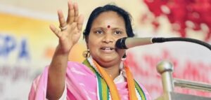 പിഎയ്ക്ക് പിന്നാലെ ഡ്രൈവറും രാജിവെച്ചു; രമ്യ ഹരിദാസിന്റെ പേഴ്സണല് സ്റ്റാഫില് കൂട്ടരാജി